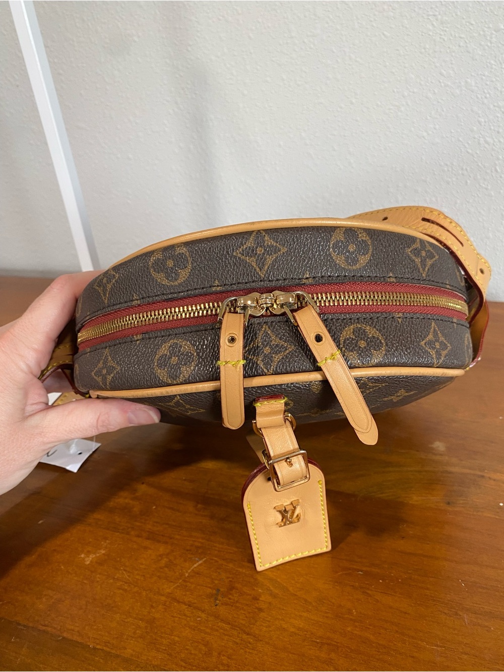 Round Crossbody in Brown and Tan🌺Authenticity Not Guaranteed 🌺 - Picture 8 of 12